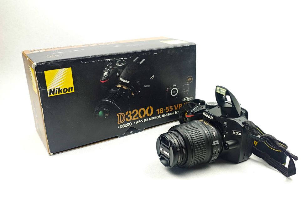 Дзеркальний фотоапарат Nikon D3200 KIT 32Gb + сумка [Пробіг 6821]