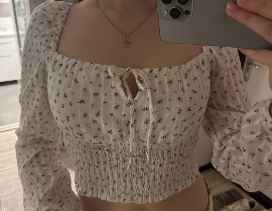 кофта біла з квітами