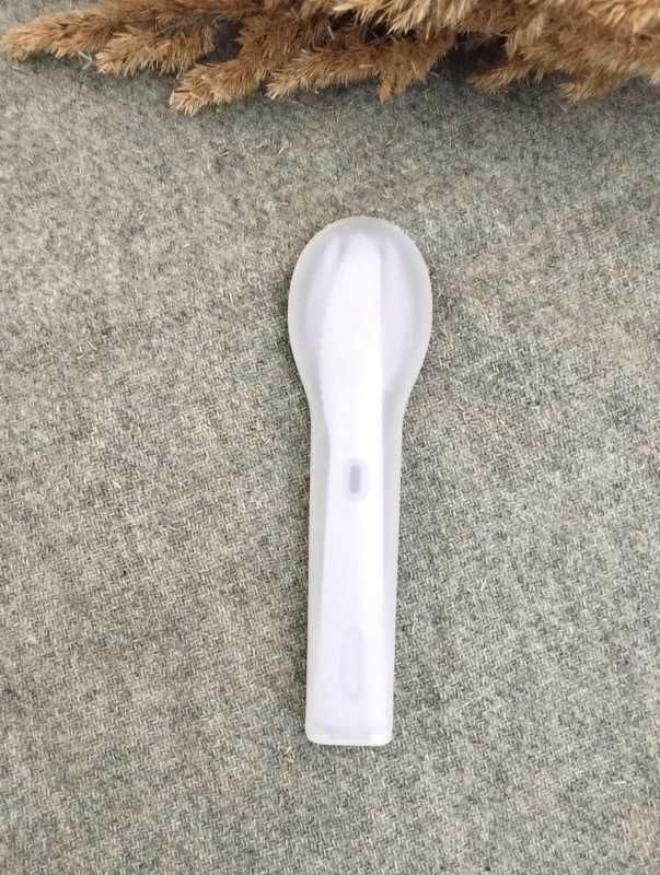 Fioletowe plastikowe sztućce na wynos w plastikowym etui Curver