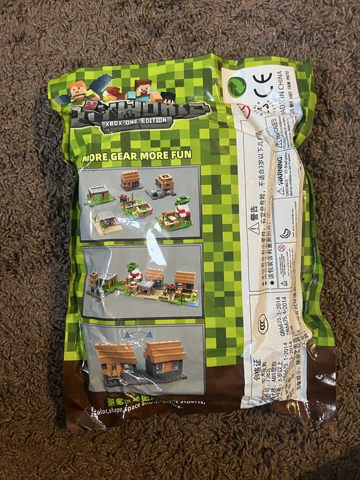 Величезна упаковка лего