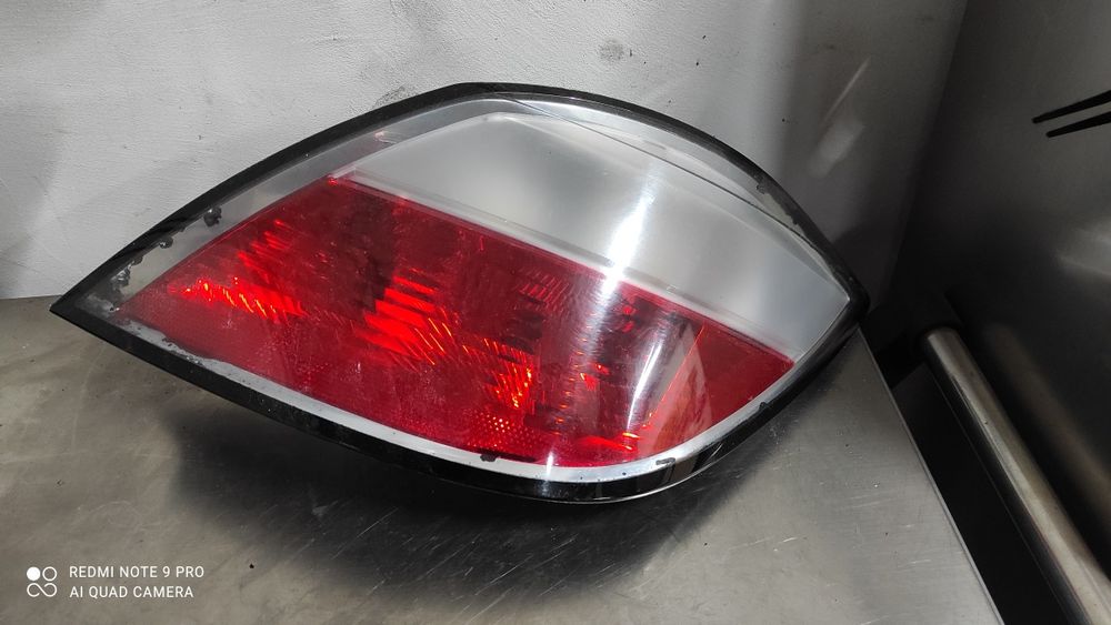Opel Astra H HB lampa prawa tył komletna