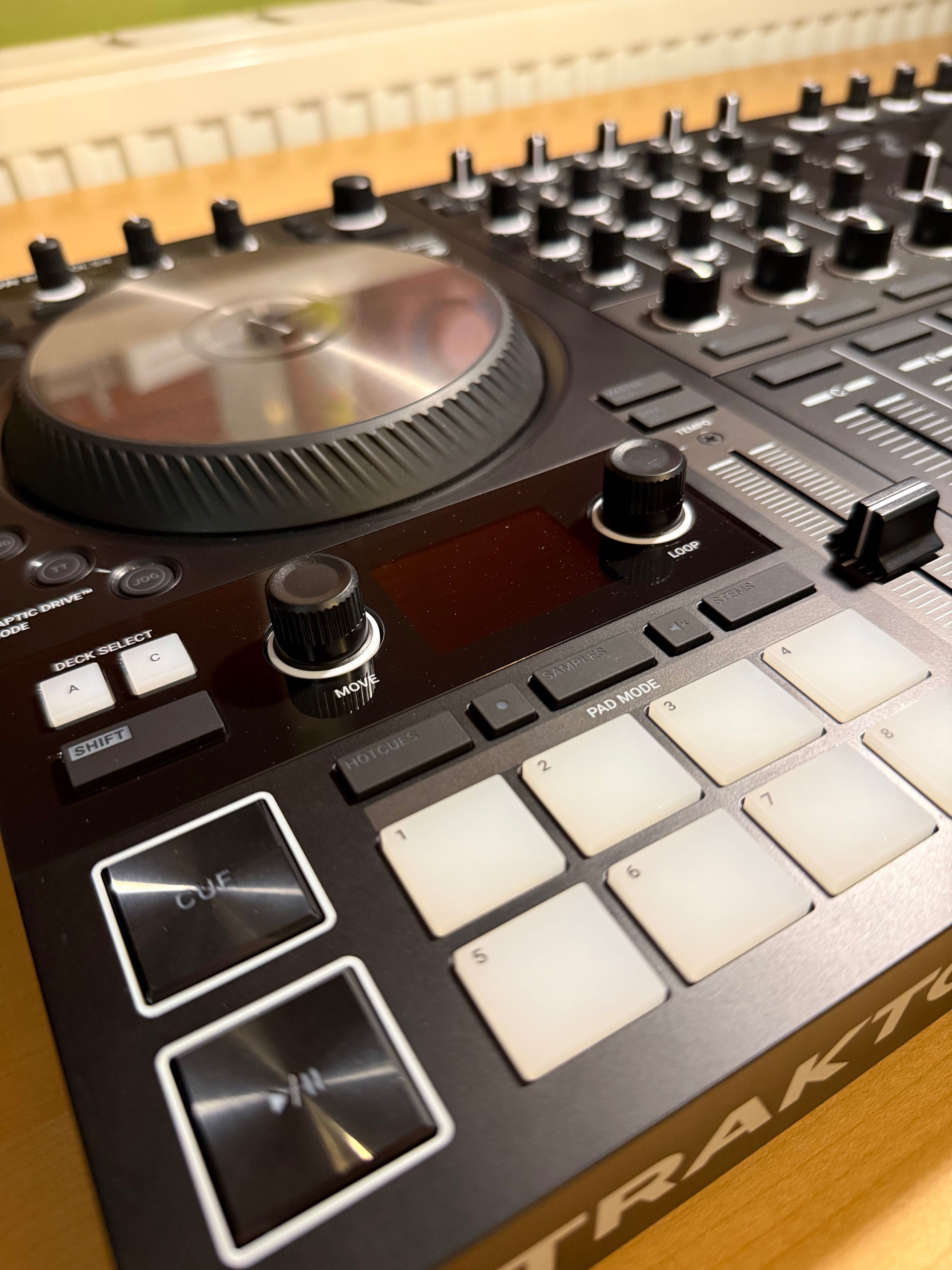 Native Instruments Traktor S4 MK3 + Decksaver + UDG Hardcase