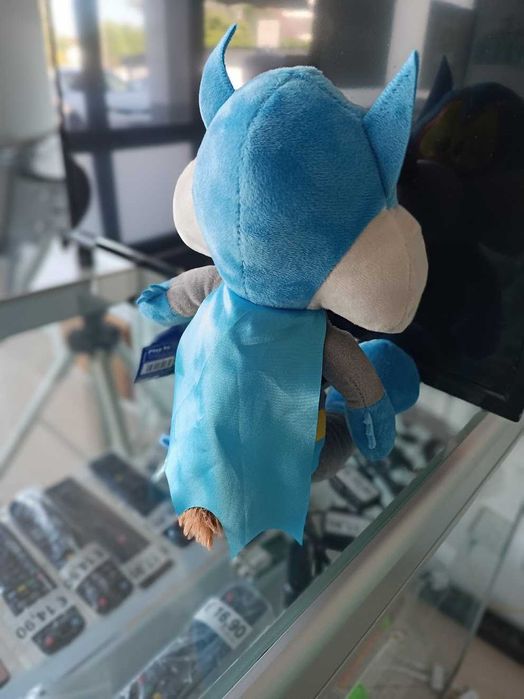 PROMO:Peluche Coyote Batman 27cm (Edição 100 anos Warner Bros.)