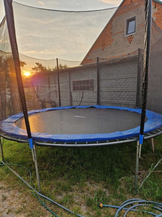 Trampolina z siatką ochronną i drabinką Kayoba 396