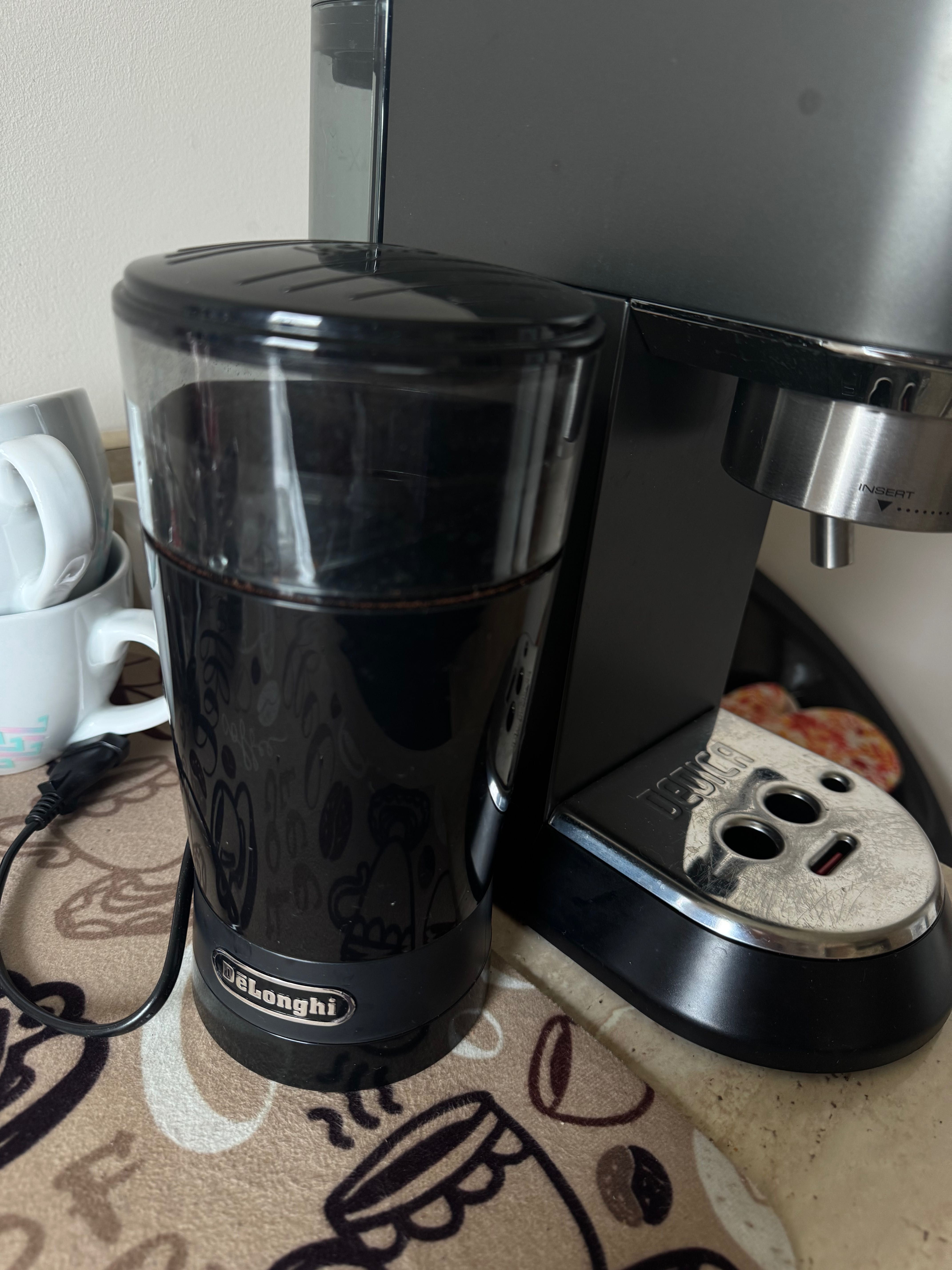Ekspres kolbowy DeLonghi + młynek DeLonghi