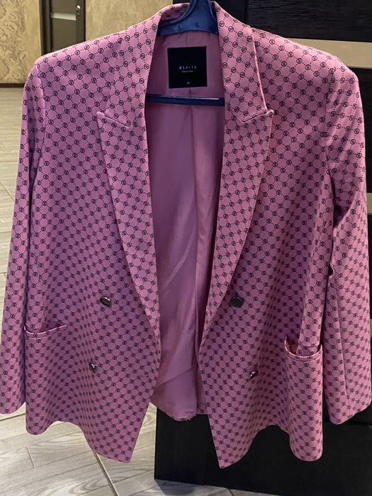Жіночий піджак малинового кольору