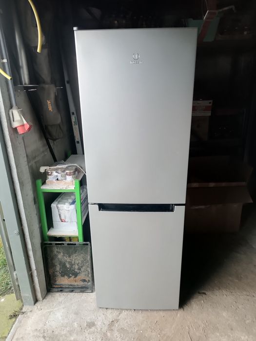 Lodówka Indesit  mało używana