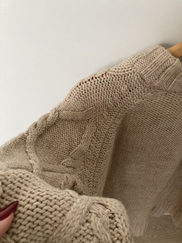 Sweter w spolot warkoczykowy HM
