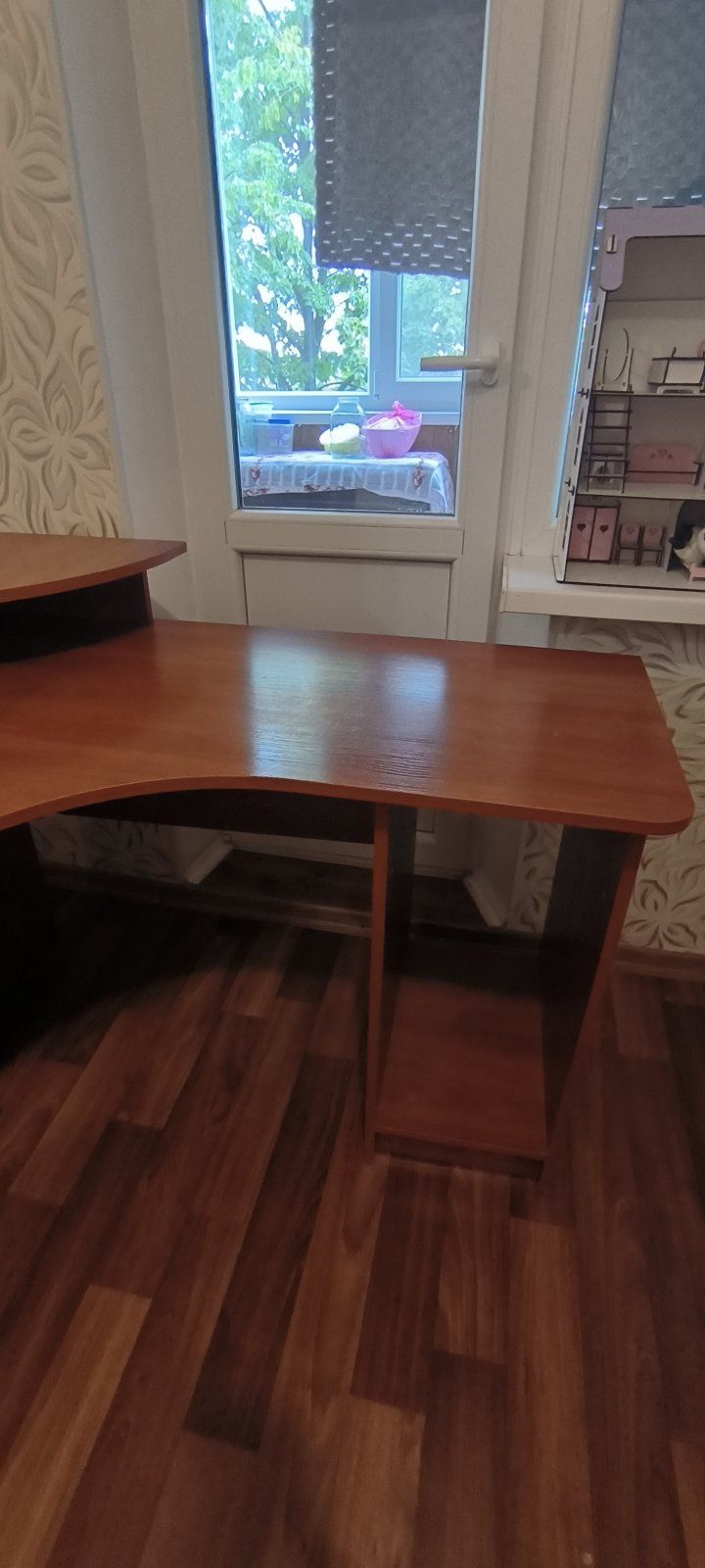 Продам комп'ютерний вугловий стіл