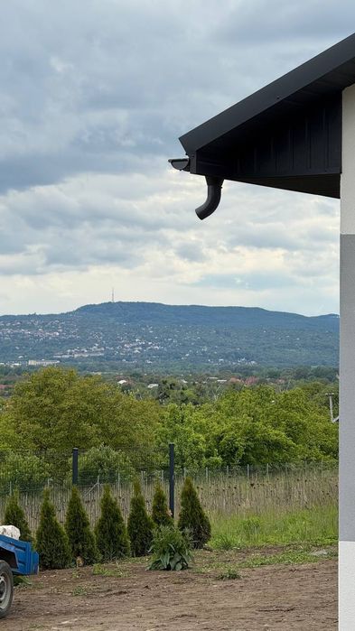 Продається новий будинок біля лісу