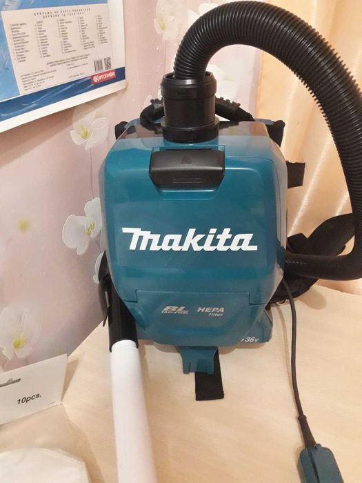 Ранцевый аккумуляторный пылесос Makita DVC260Z