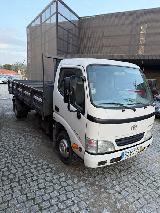Toyota dyna caixa aberta