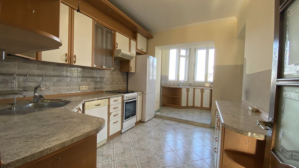 Продаж 4-кімнатної квартири в центрі міста | 130 м² | Камін