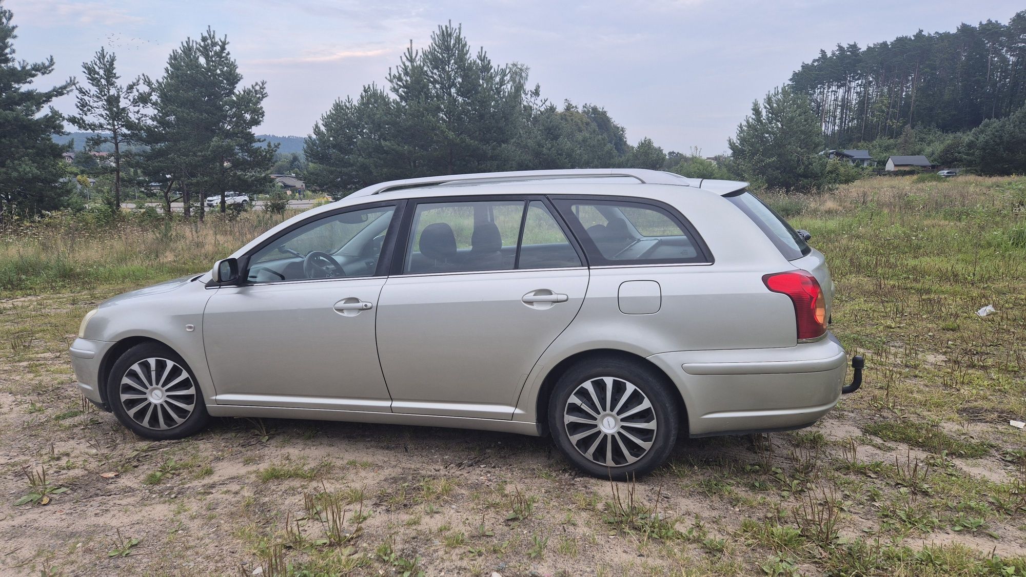 Toyota Avensis 1.8 benzyna 2004r. klima, el. szyby, hak, 129KM