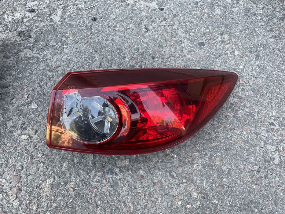 Задній правий  фонарь Mazda 3