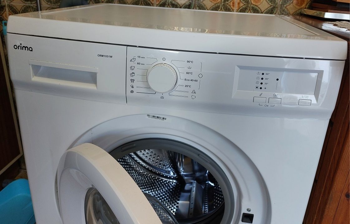Máquina de lavar roupa como nova