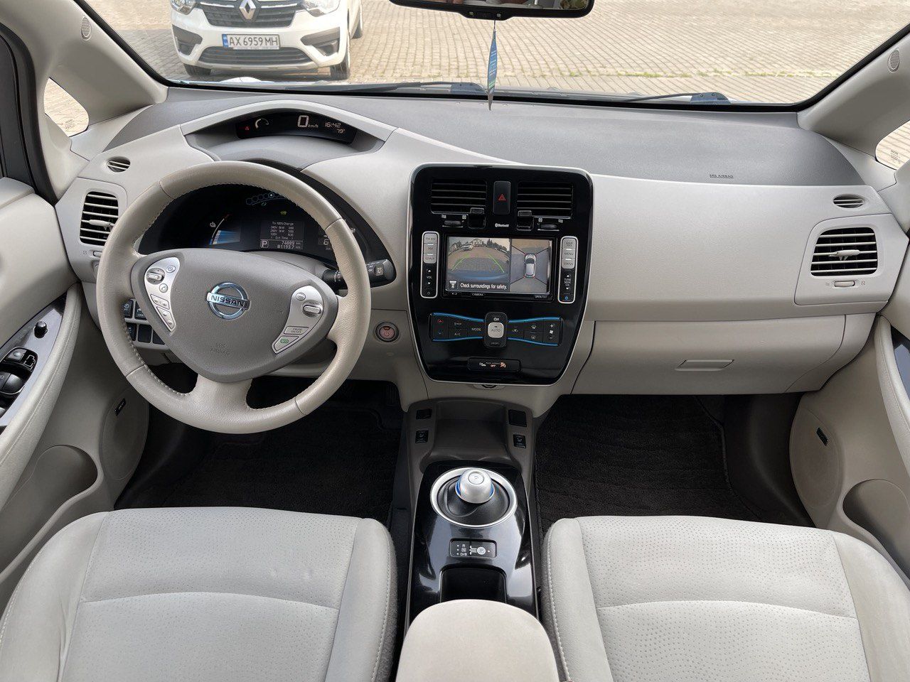 Продам Nissan Leaf