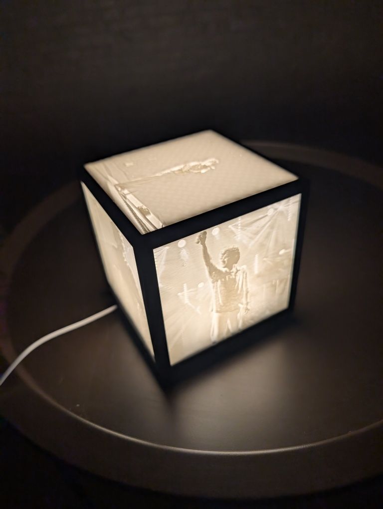 Lampka personalizowana ze zdjęciem – technologia 3D litofan