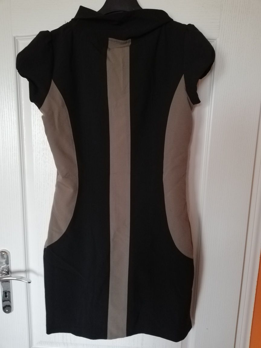 Sukienka czarna z Reserved 40
