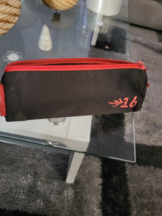 Estojo escolar âmbar