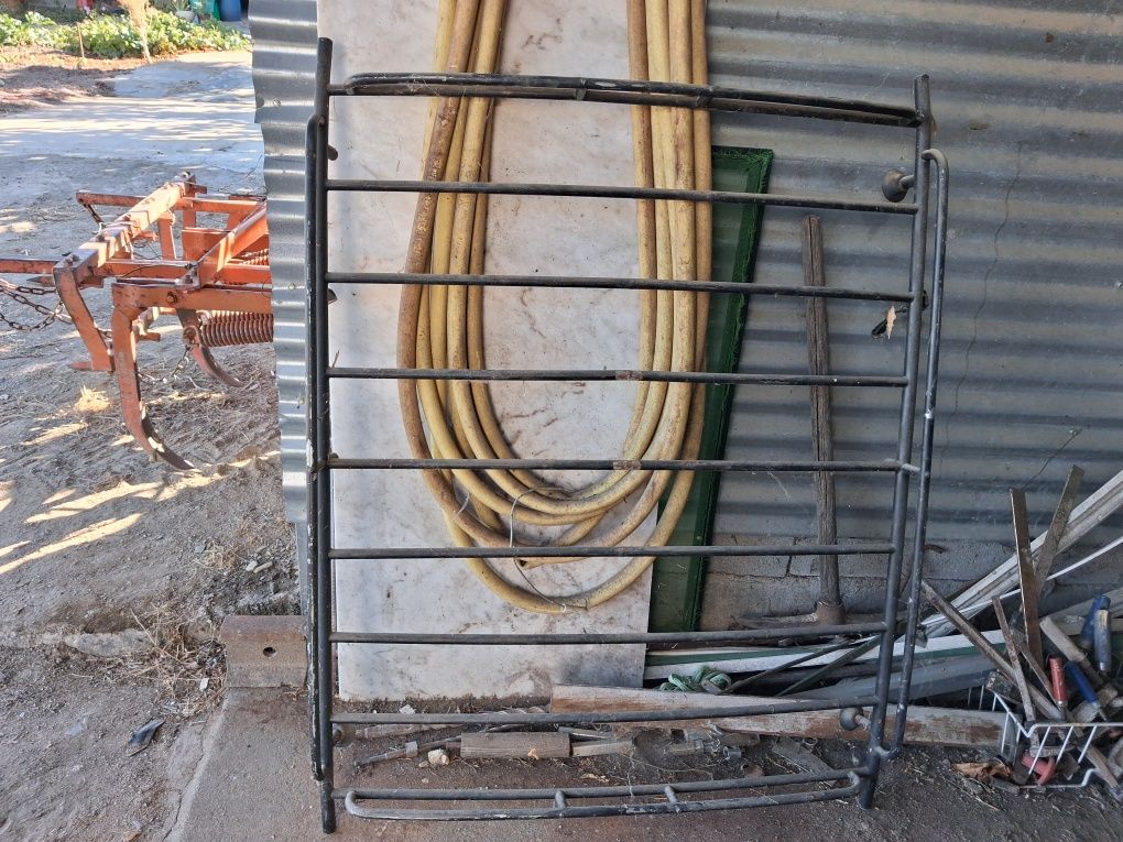 Vende-se grade para o tijadilho da Renault4l.