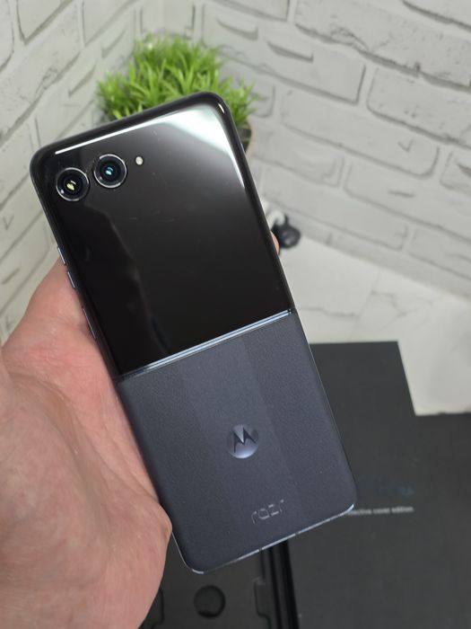 Motorola Razr 50 Ultra 12/512 , 32цикли батареї
