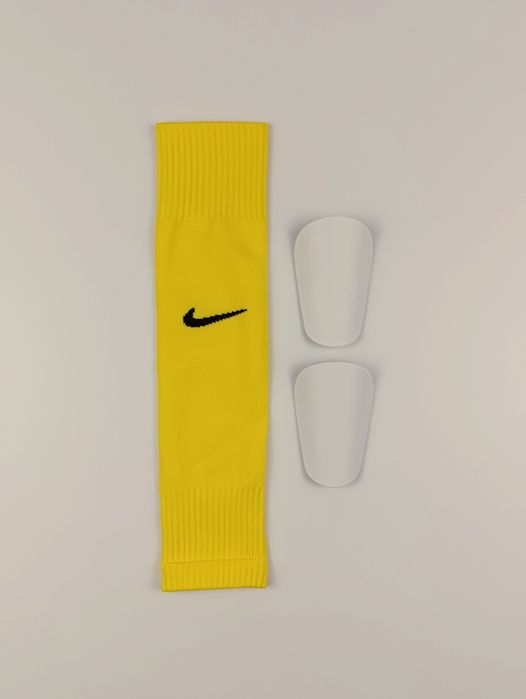 Футбольний комплект (гетри-обрізки Nike + щитки)