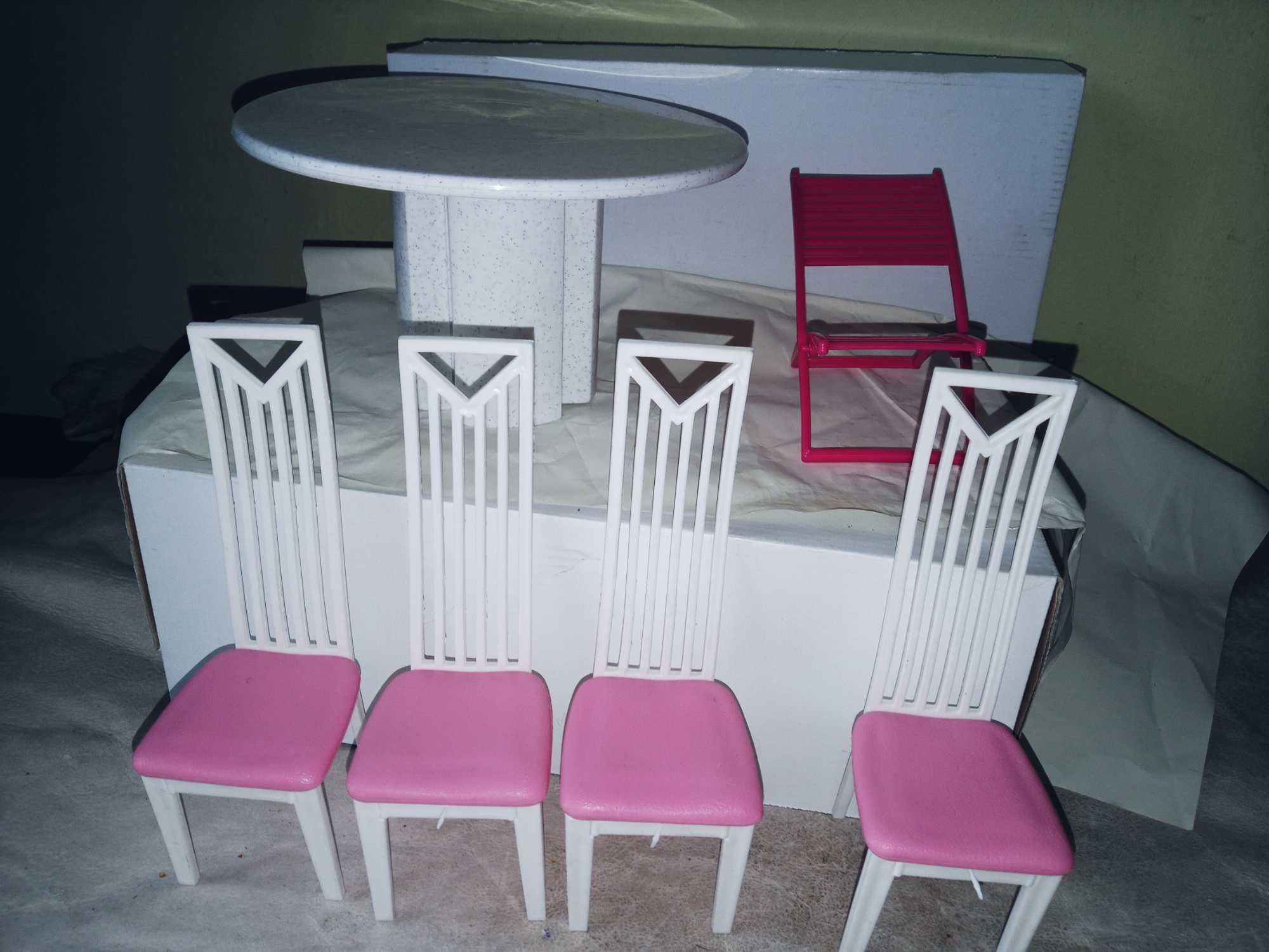 Kamper dla Barbie , stół i krzesła, komplet