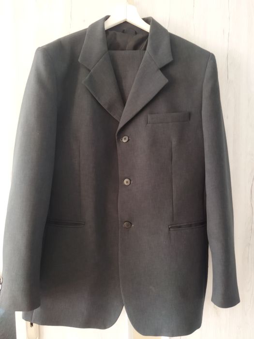 Klasyczny męski garnitur