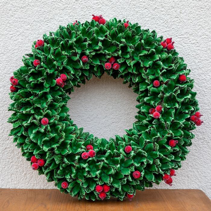 Wianek zimowy z naturalnej buczyny malowanej 35 cm