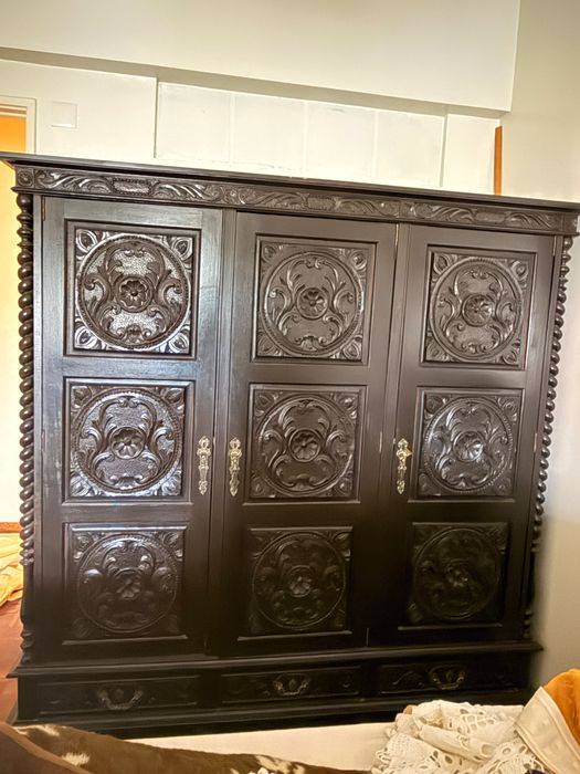 Roupeiro vintage preto