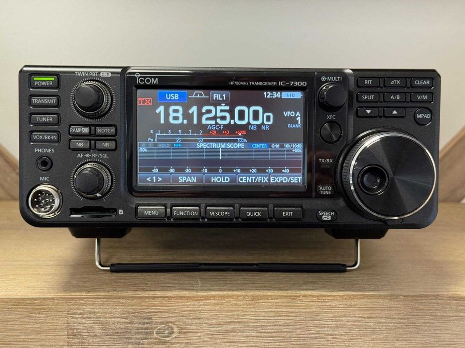 Icom 7300 radio z anteną
