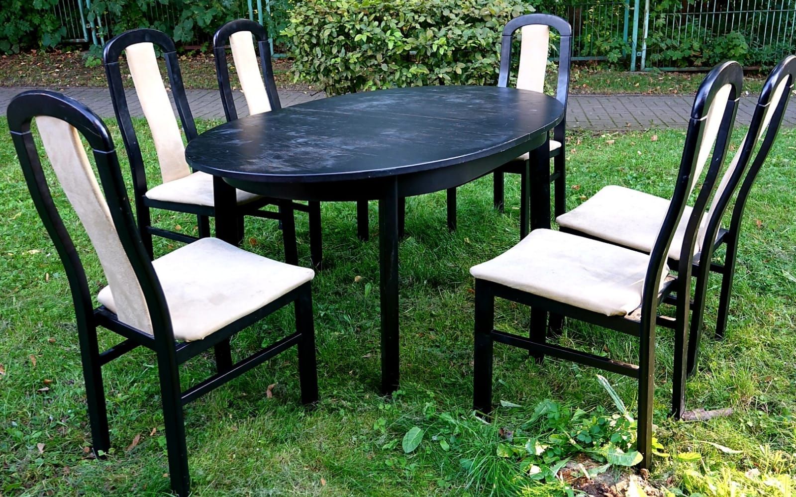 Stół z krzesłami z litego drewna