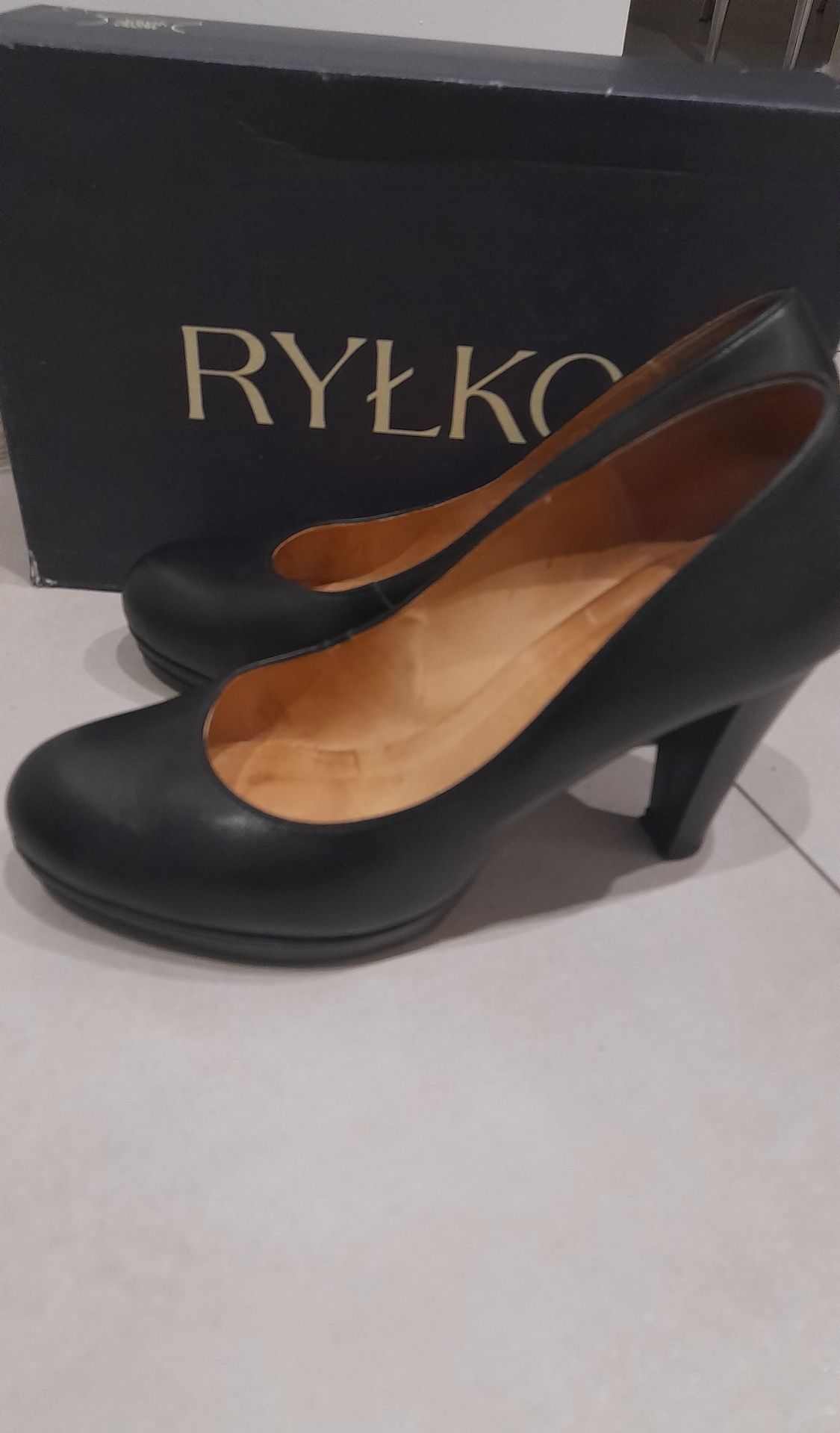 Buty na obcasie Ryłko