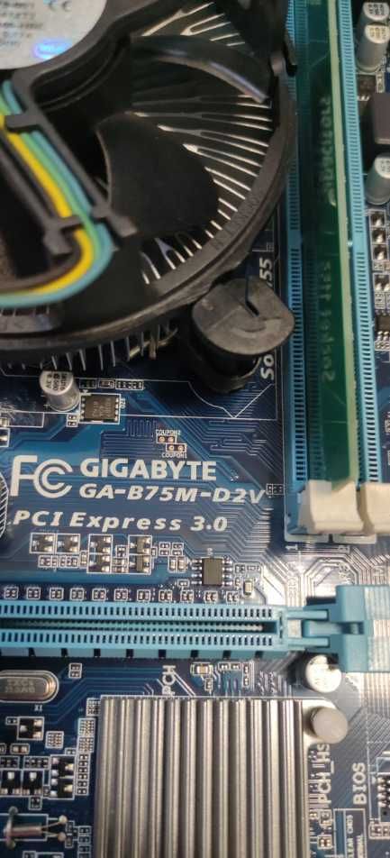 Gigabyte GA-B75M-D2V Micro ATX + Procesor+ Pamięci