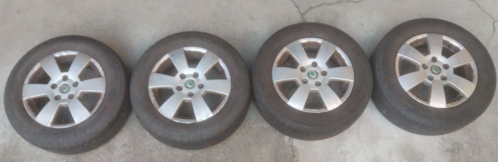 Jantes originais Skoda Octavia II 1Z com pneus 195 65 R15