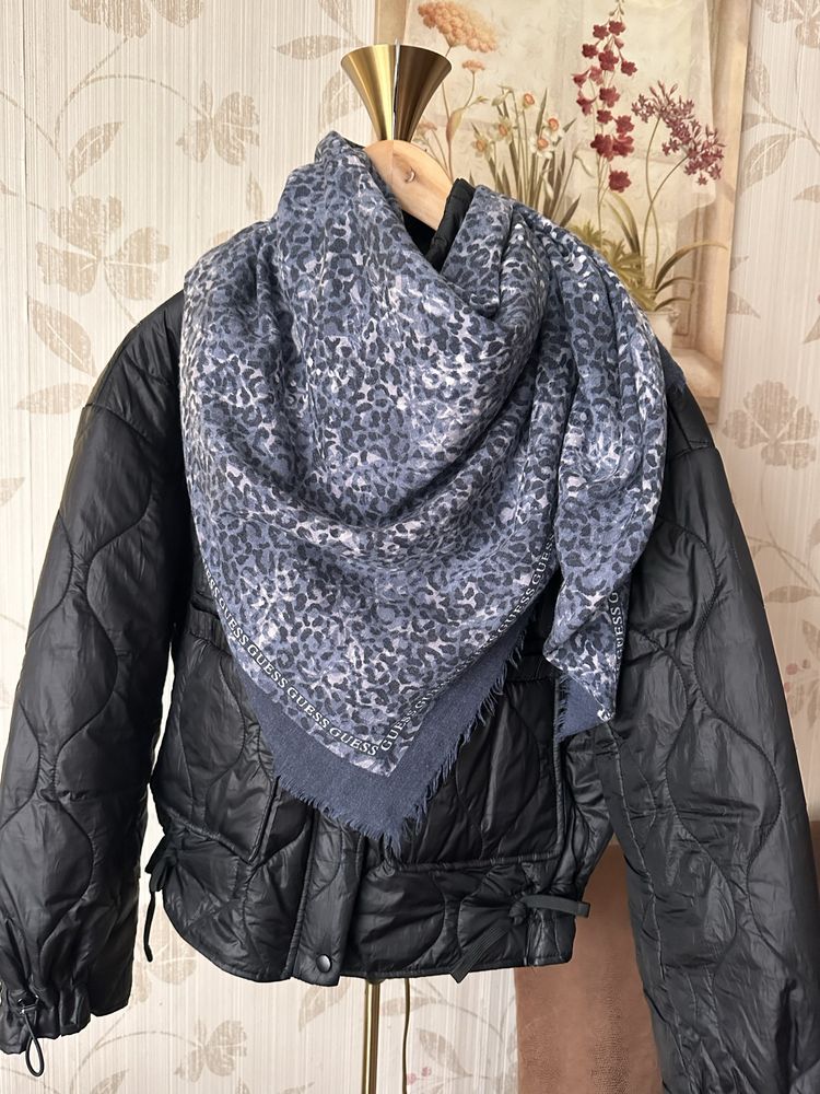 Платок шарф палантин guess