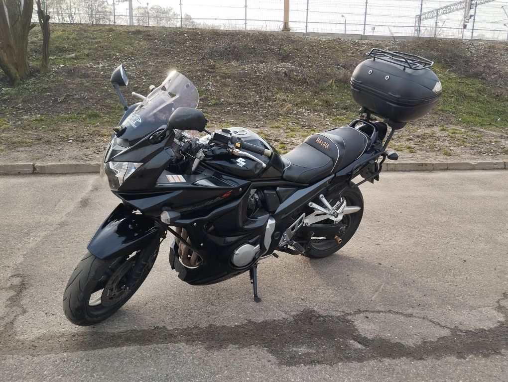 Motocykl Suzuki GSF Bandit 1250 KUFRY IXIL Idealny w dłuższe trasy