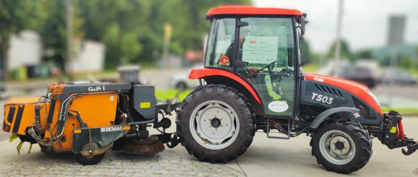 Zamiatarka ciągniona szweckiej firmy aebi Schmidt BEMAB G1