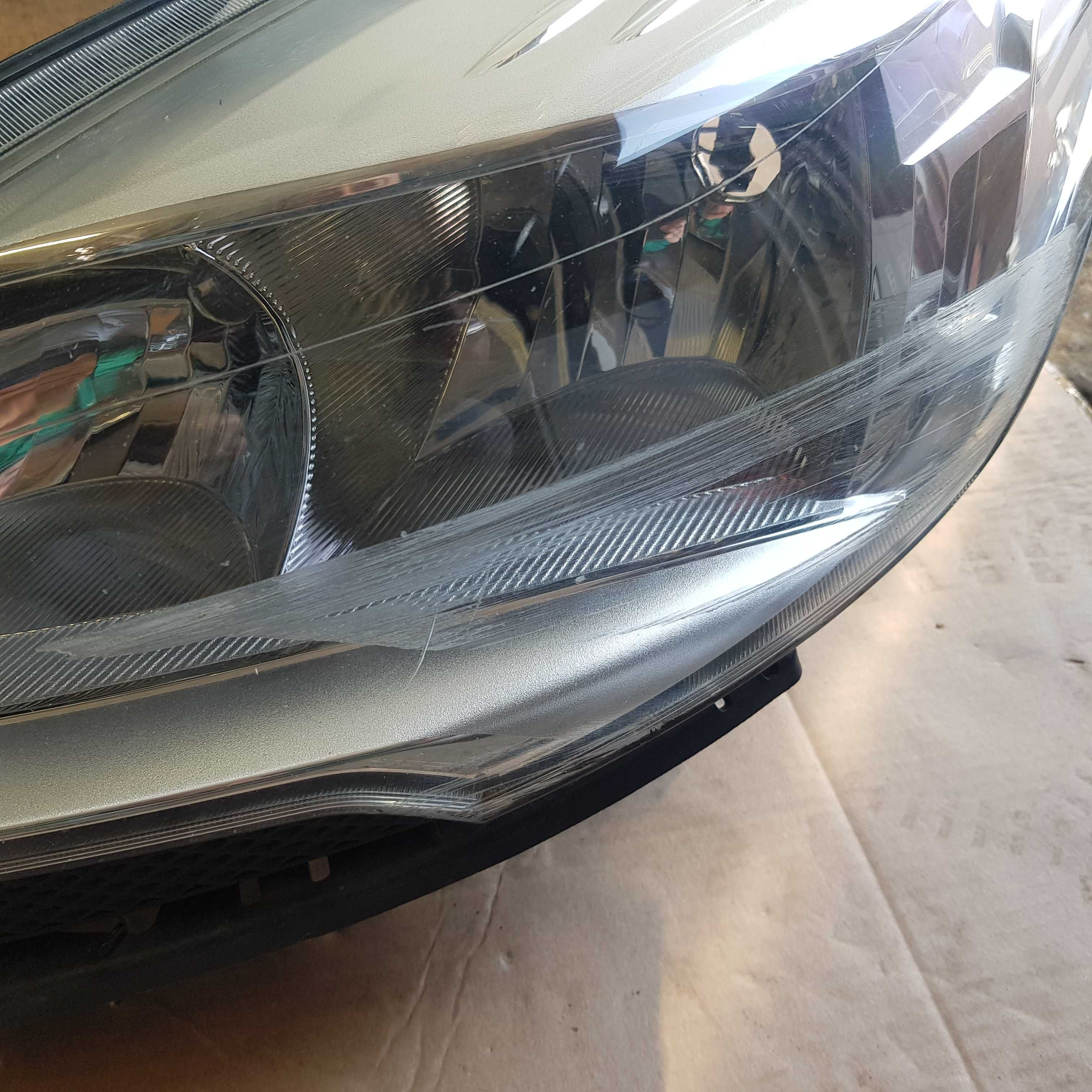 lampa przód Ford Kuga Mk2