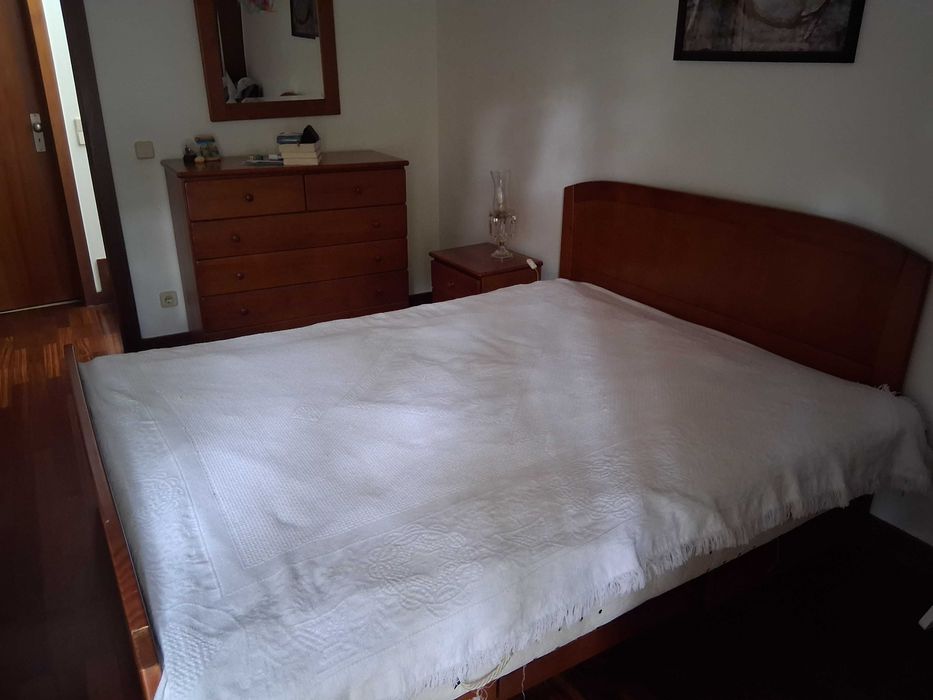 Conjunto de mobília de quarto completa em pinho maciço