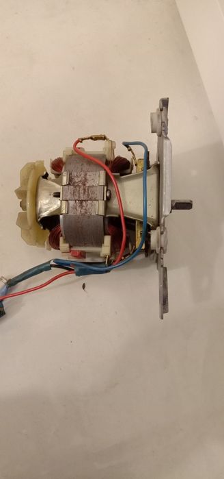 Электродвигатель для кухонного прибора