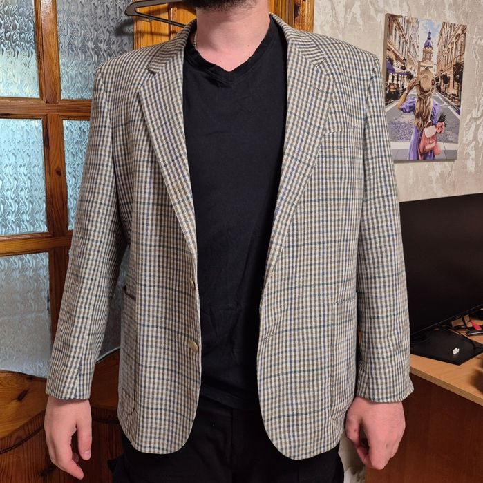 Чоловічий піджак у клітинку