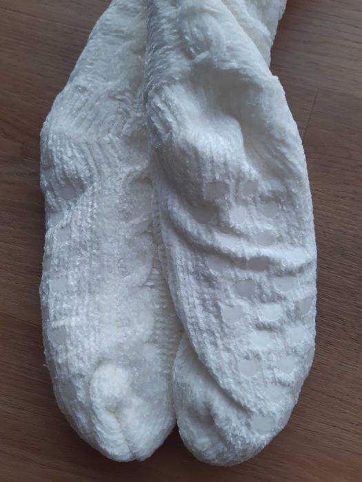 Skarpety bambosze ciepłe białe baranek antypoślizgowe