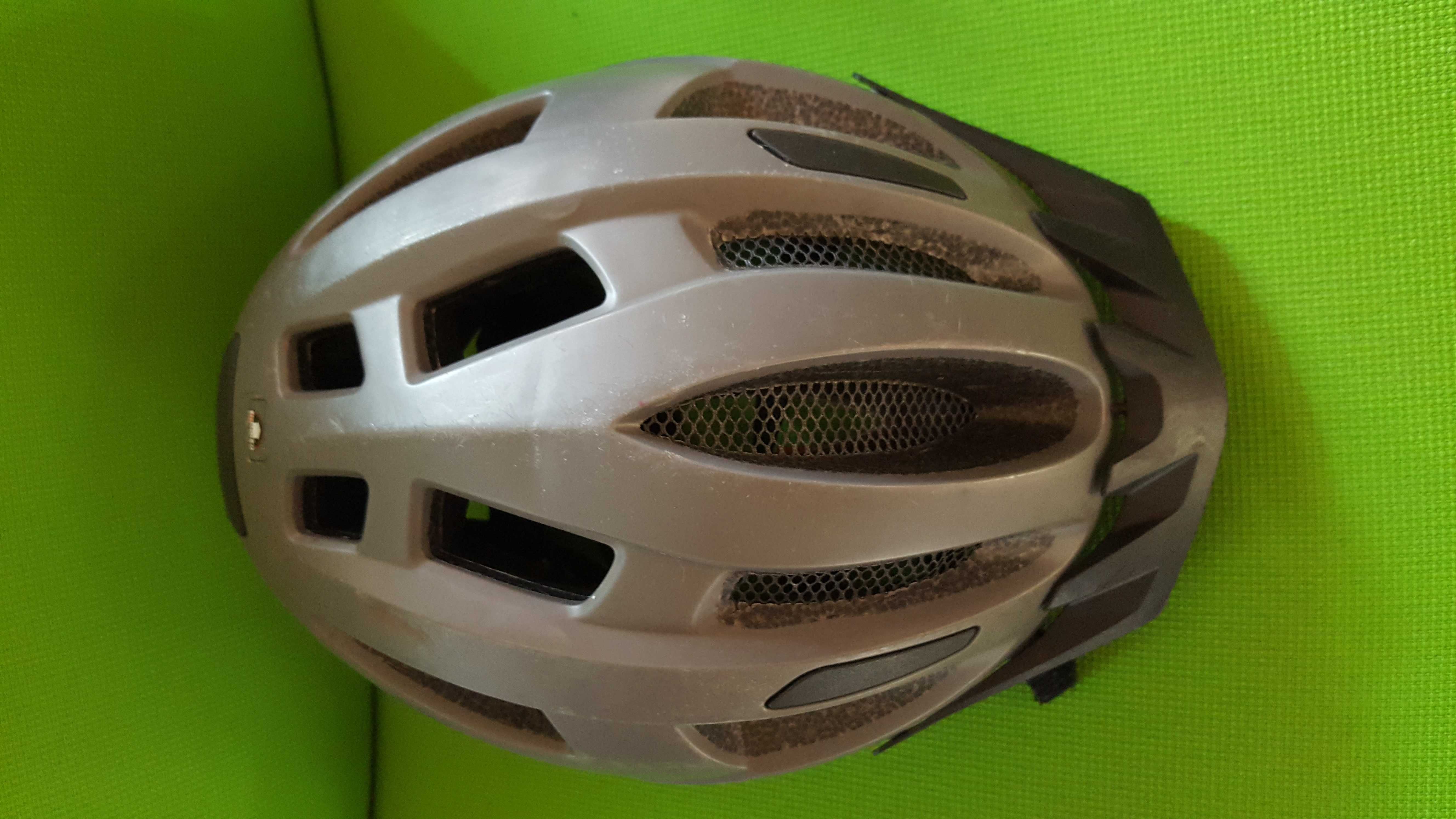 Kask rowerowy S/M  54-59 z oświetleniem