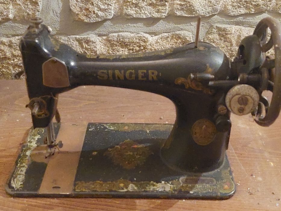 Máquina de costura antiga - Singer