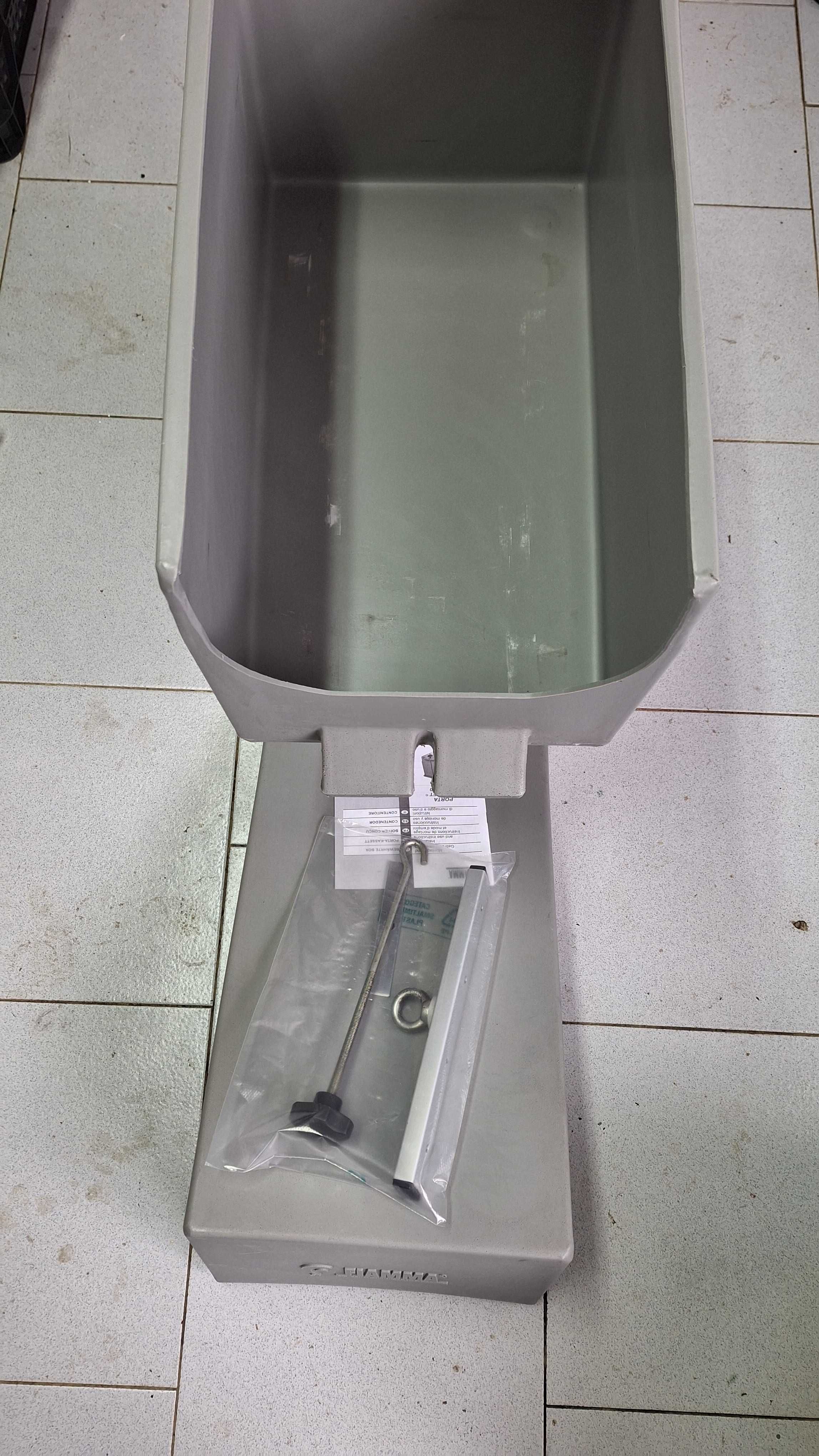 caixa  para instalação de segunda cassete de wc sob a autocaravana
