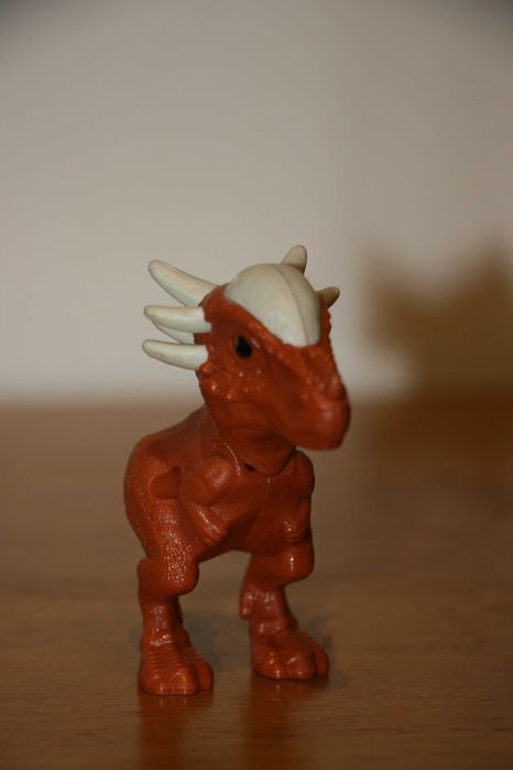 Dinossauro "Jurassic Park World" Mcdonald´s 2020