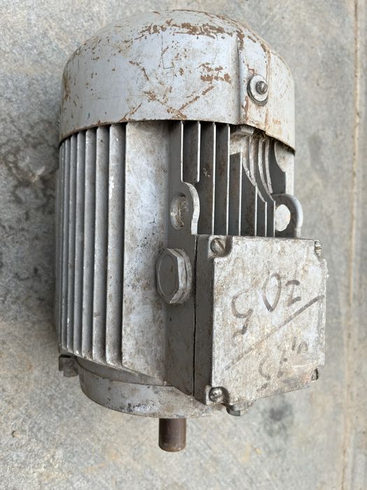 Асинхронний двигун 0,75 квт 705 об/хв