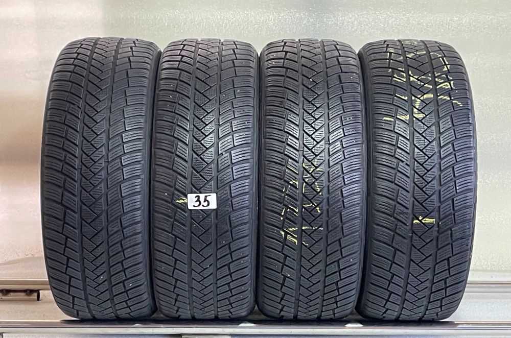 Автошини колеса резина 215/50 R18 Vredestein 2021 рік зимові